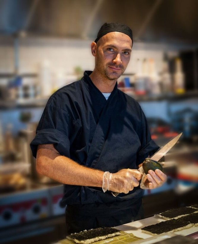 SUSHI SHOW-  PRIVATER SUSHIMEISTER AM WERK